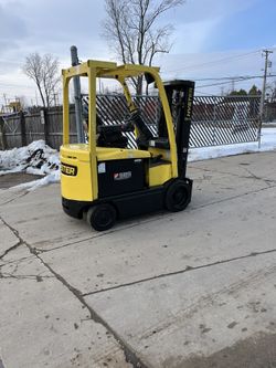 For sale a hyster E45XN Forklift. 83/188 tsu mast with Sade shaft,36v battery,5834 drive hours, 42 inch forks. It is in good working condition.