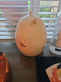 Ceramic bee storage container, Willam Sonoma