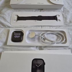 Apple watch Model 10 Titanium Edition