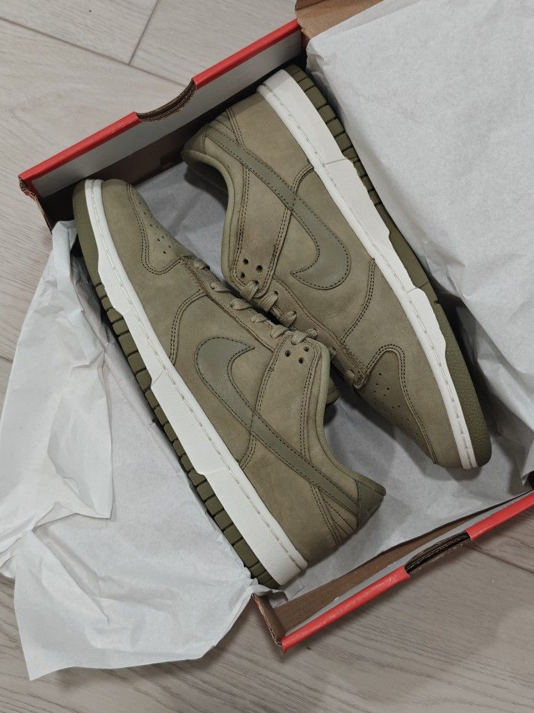 NEW Nike Dunk Low Neutral Olive Size 9 Men's