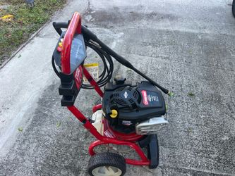 Troy bilt pressure washer pressure cleaner 2800 psi /2.3 gpm  with water hose and water gun  start right up works  perfect and very strong