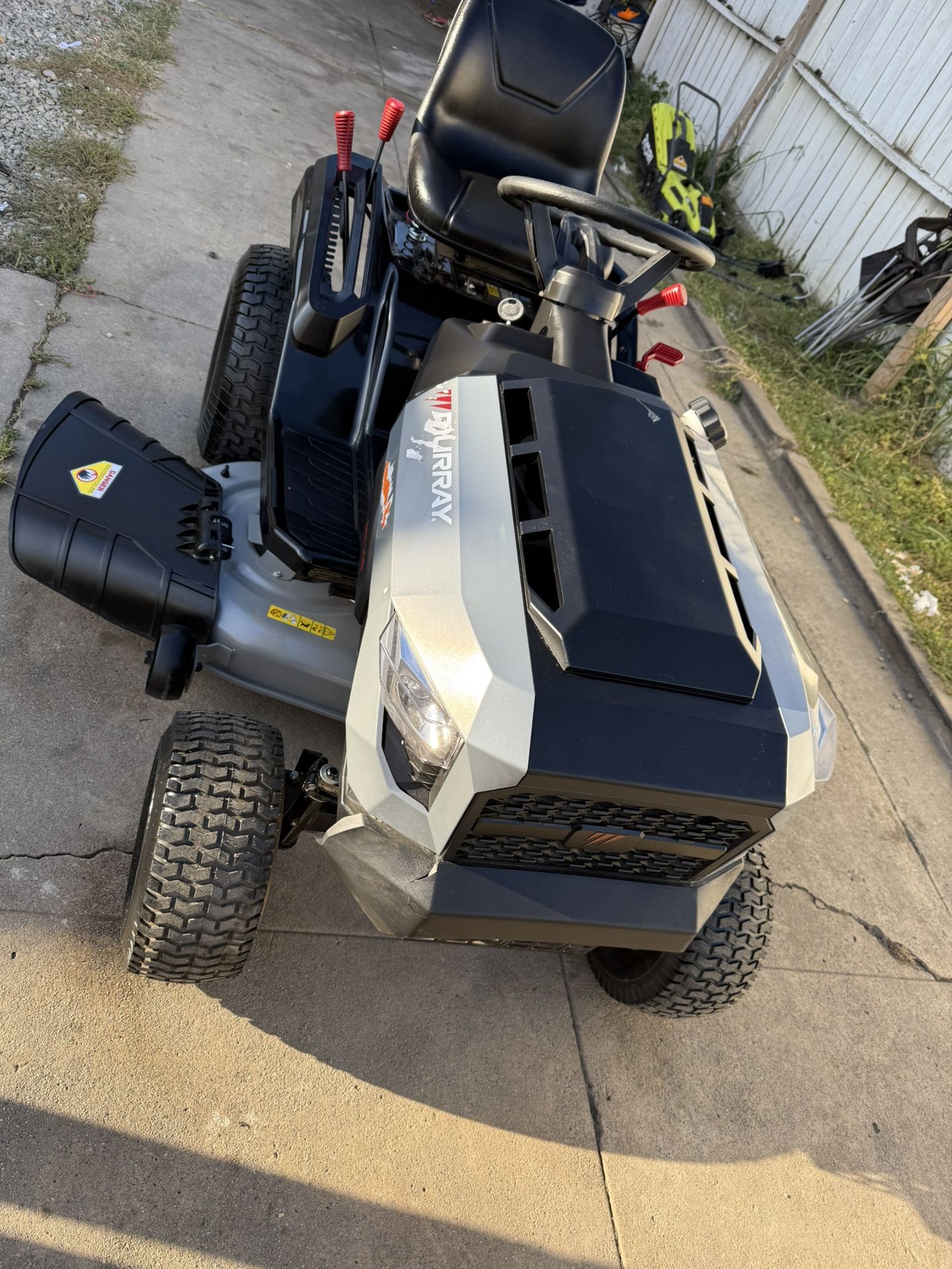 MT100 42 in. 13.5 HP 500cc E1350 Series Briggs and Stratton Engine 6-Speed Manual Gas Riding Lawn Tractor Mower by Murray