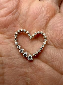 14K Diamond Heart Pendant – 27 Diamonds – 1.54g