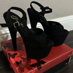 Brandnew Beautiful Black Heels Size 6 Retail Value $289.99 + Tax 
