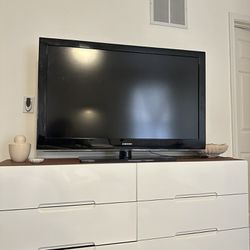 Samsung 45” TV  With FREE fire Tv