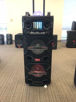 4,000 watt rechargeable Bluetooth speaker/aux/fm/USB and SD port/microphone for karaoke/brand new!!