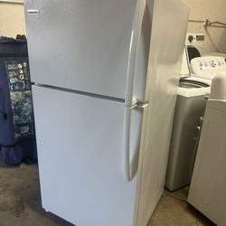 Close to new Top mount apartment refrigerator with icemaker can deliver Retail price $2799 
