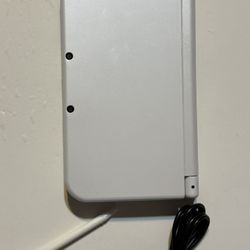 White Nintendo 3DS XL