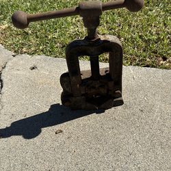 VINTAGE PIPE CLAMP