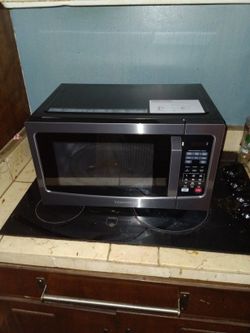 2 Brand New Microwaves Never Used Still In Box
