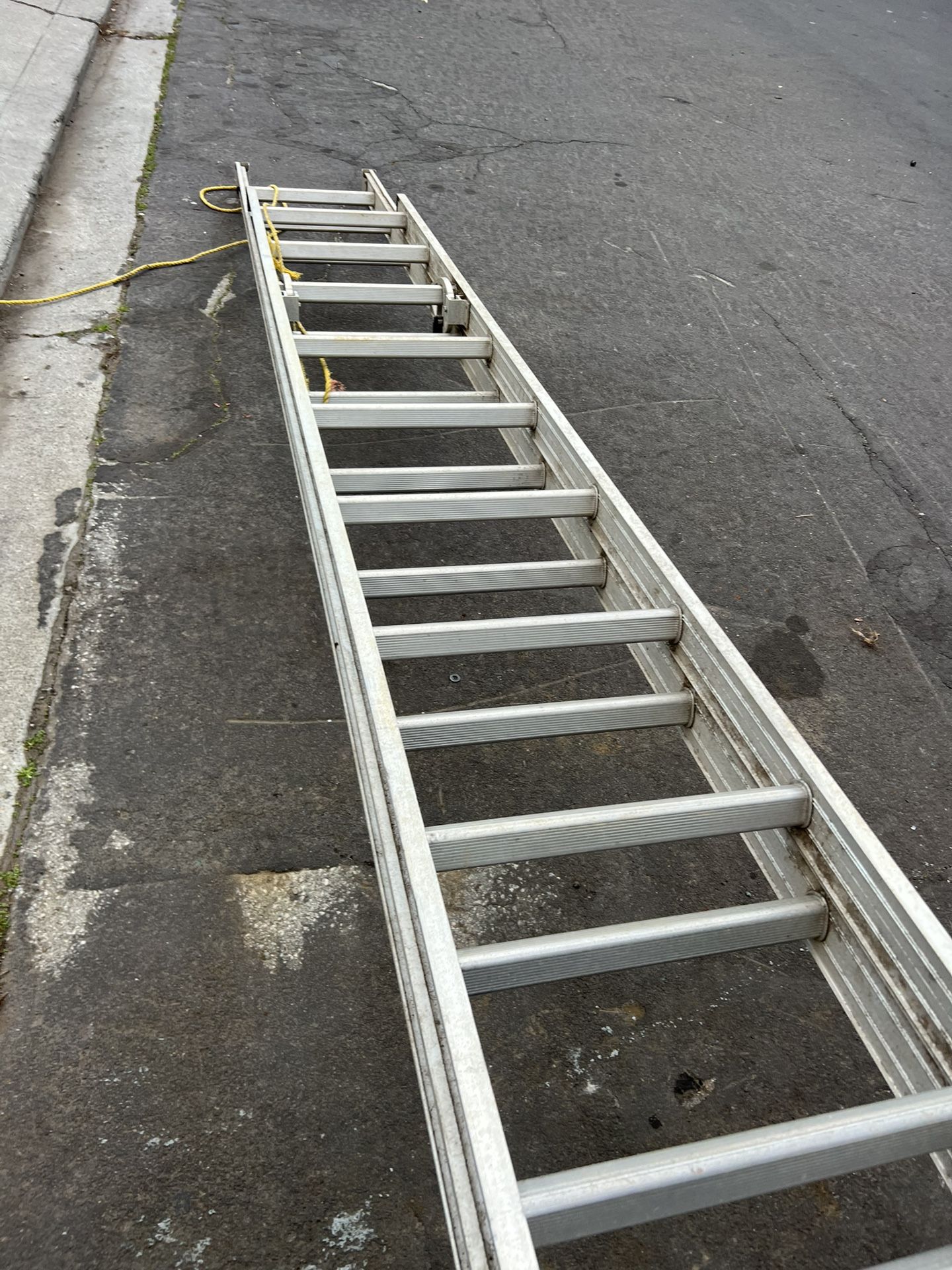 Aluminum Extension Ladder – Type II 24 Ft