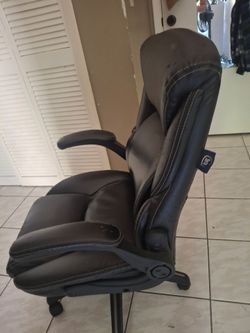 Ergonomic lumbar executive chair