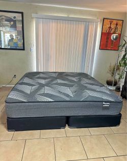 VERY NICE LIKE NEW KING SIZE MATTRESS AND BOXSPRINGS FOR SALE! IN EXCELLENT CONDITION, FREE DELIVERY