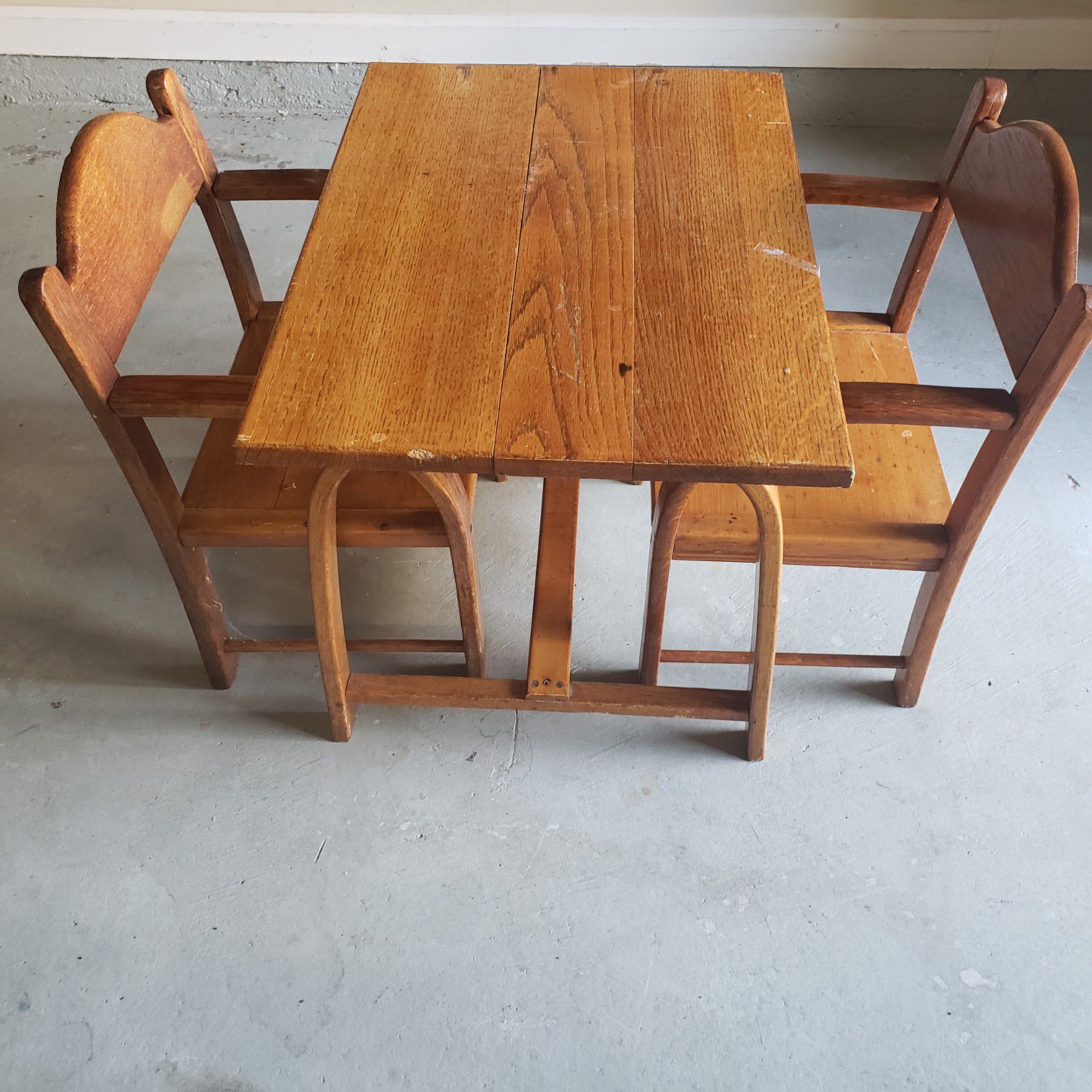 Delphos bending company kids table and chairs