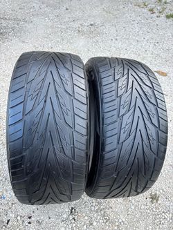 Set of 2 nice Toyo 305/45/22 ( We install & balance)