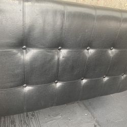 Black leather ottoman, perfect for centerpiece or solo piece 5ft  y 3ft
