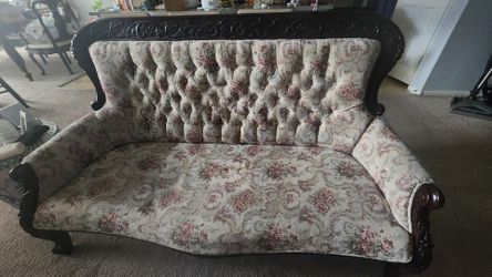 Couch/ Victorian couch