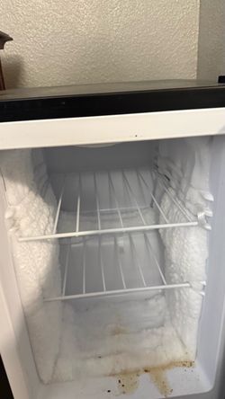 ROVSUN 2.1 Cu Ft Compact Upright Freezer