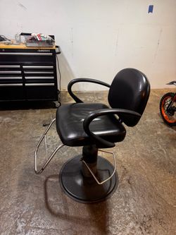 Black Hydraulic Salon/Barber Chair