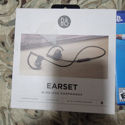 STILL IN BOX HIGHEND!! BANG AND OLUFSON WIRELESS EARBUDS 