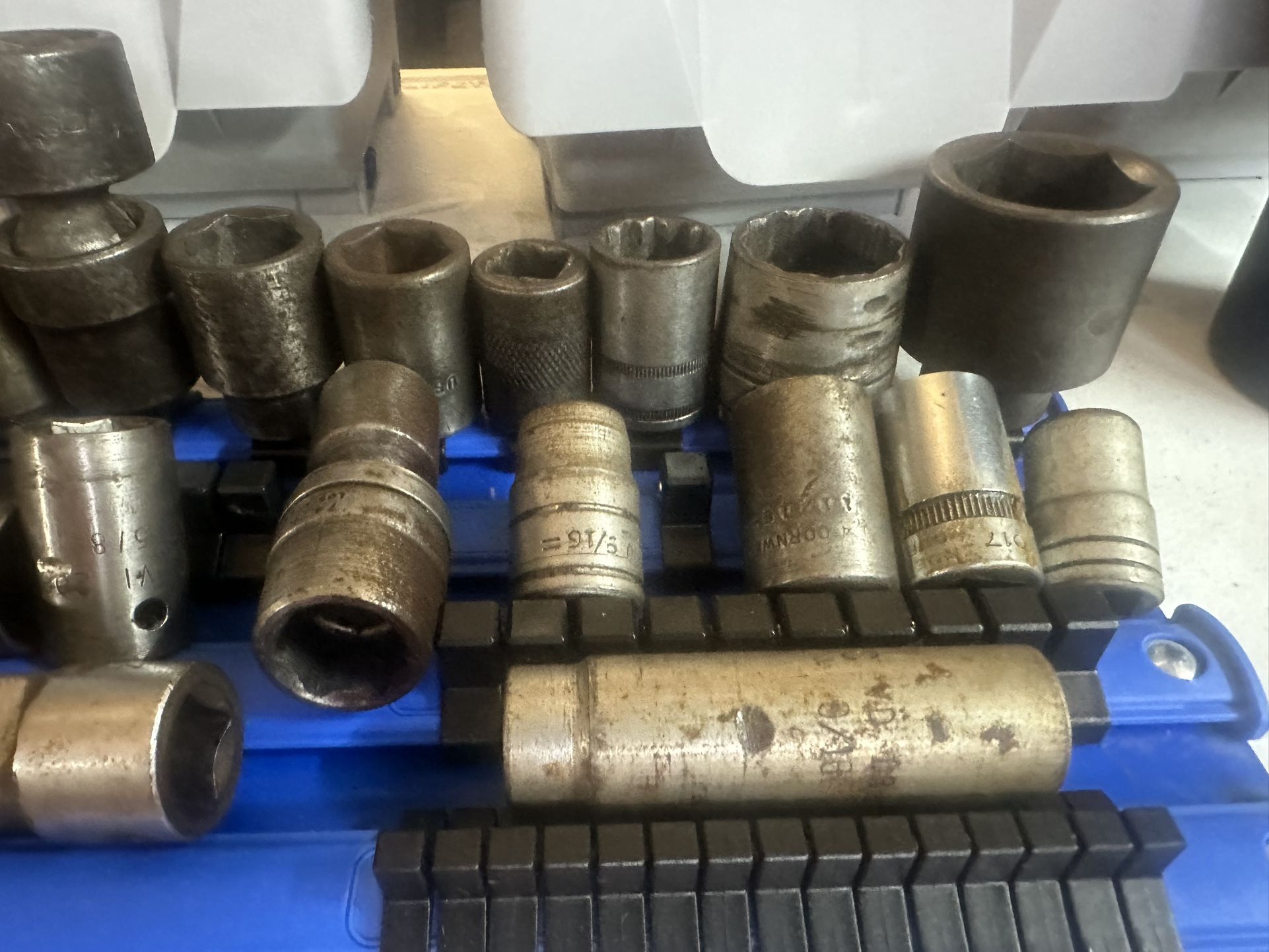 27 Sockets Snap on, Proto, Mac, Indestro, New Britain Oorcillle And More 
