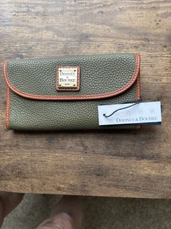 Brand New Dooney And Bourke Continental Wallet