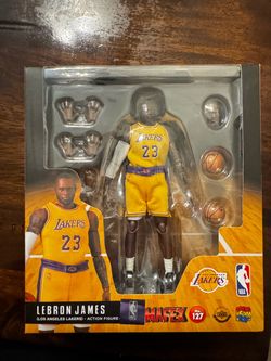 Medicom Toy MAFEX No.127 MAFEX LeBron James (Los Angeles Lakers)