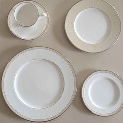 Noritake “Cameroon Sand” Fine China – 22 Pc Set, Platinum Trim