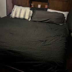 King Size Bed w/Storage 