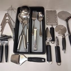 18 piece misc kitchen tools and utensils with tray $18 FIRM for ALL!
