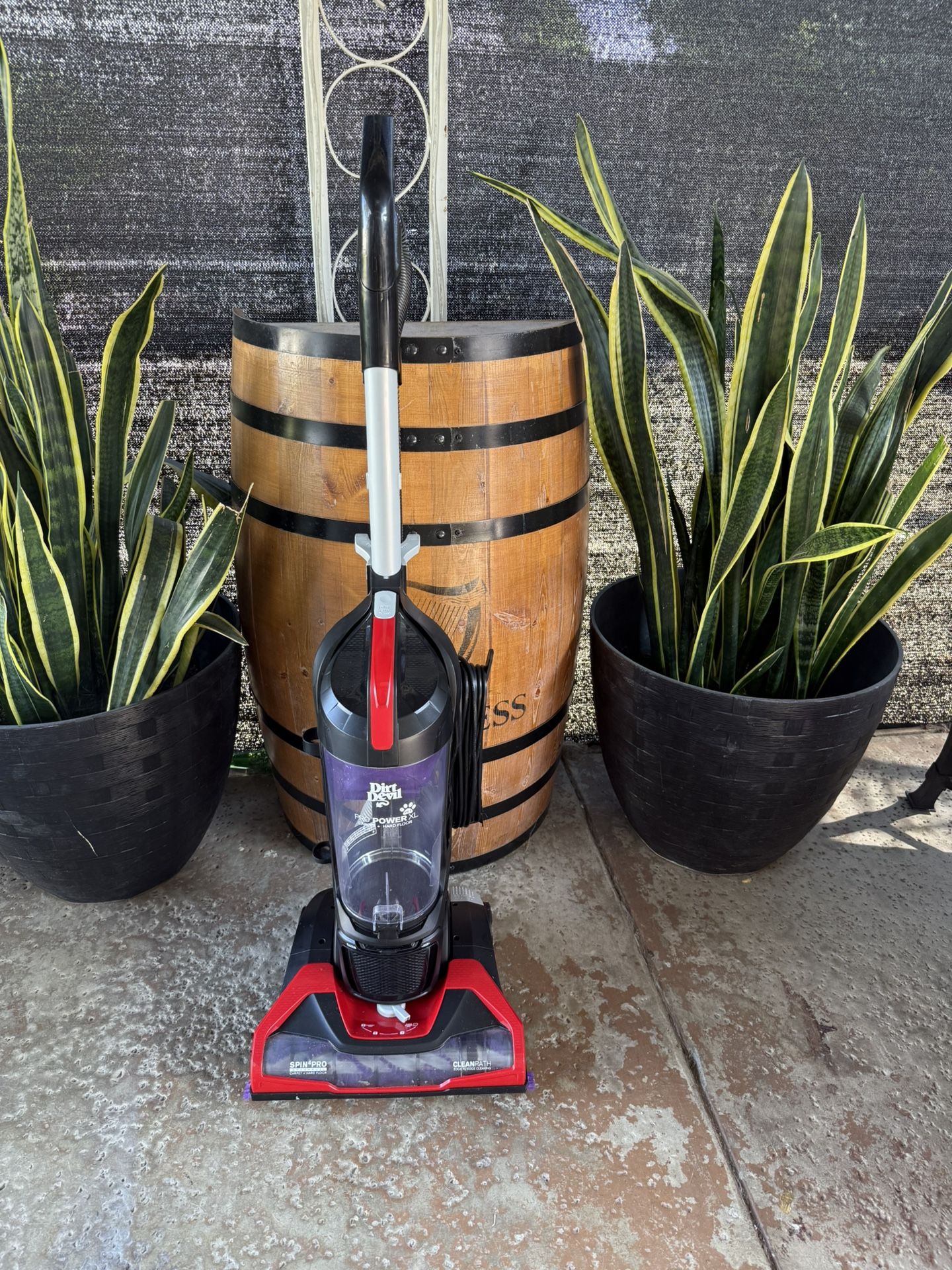 VACUUM DIRT DEVIL VERY GOOD CONDITION WORKS PERFECT
