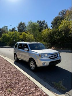 2011 Honda Pilot- 3RD ROW SUV