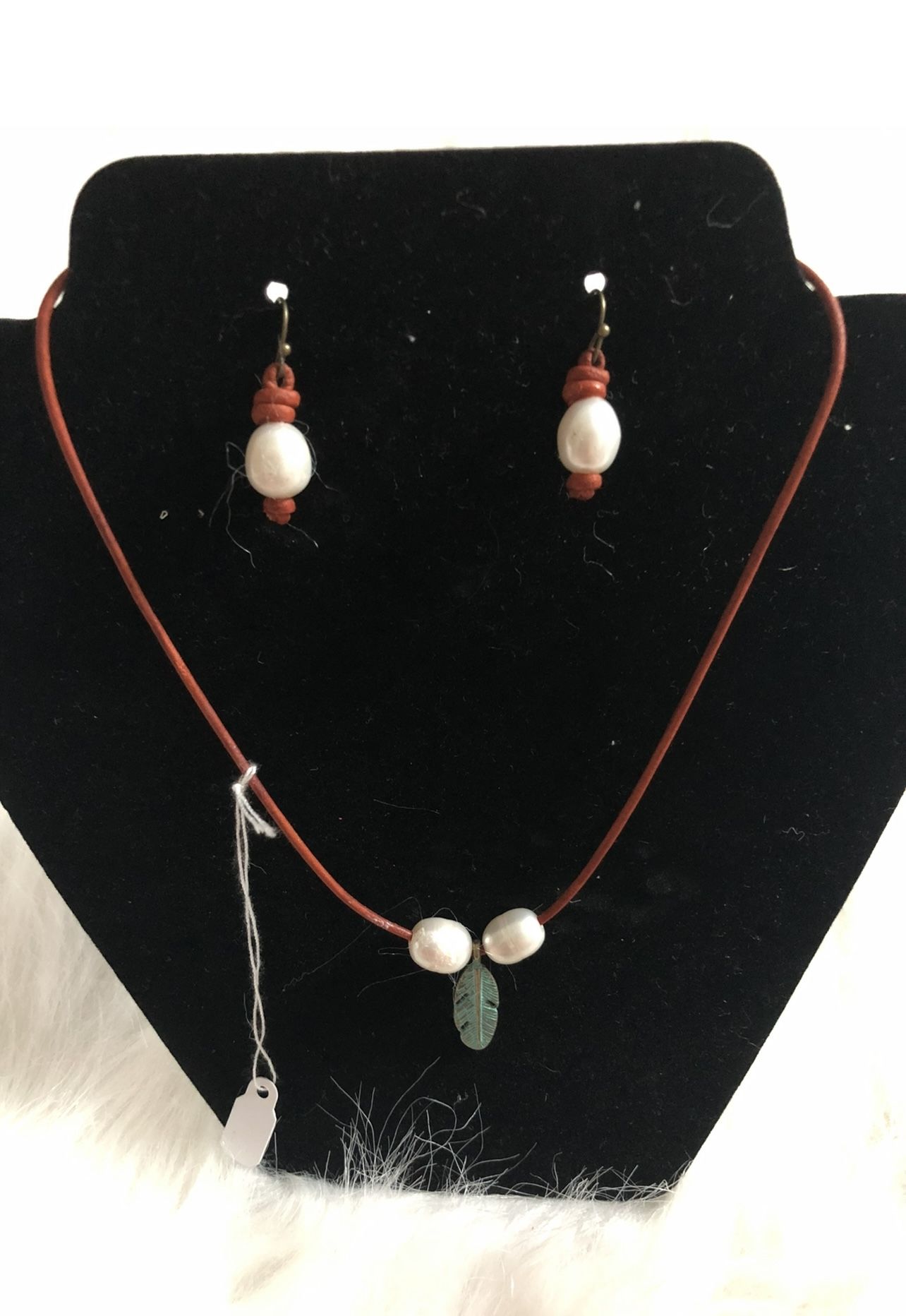 Leather Choker With Freshwater Pearls And Earrings