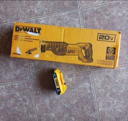 DEWALT  Saw