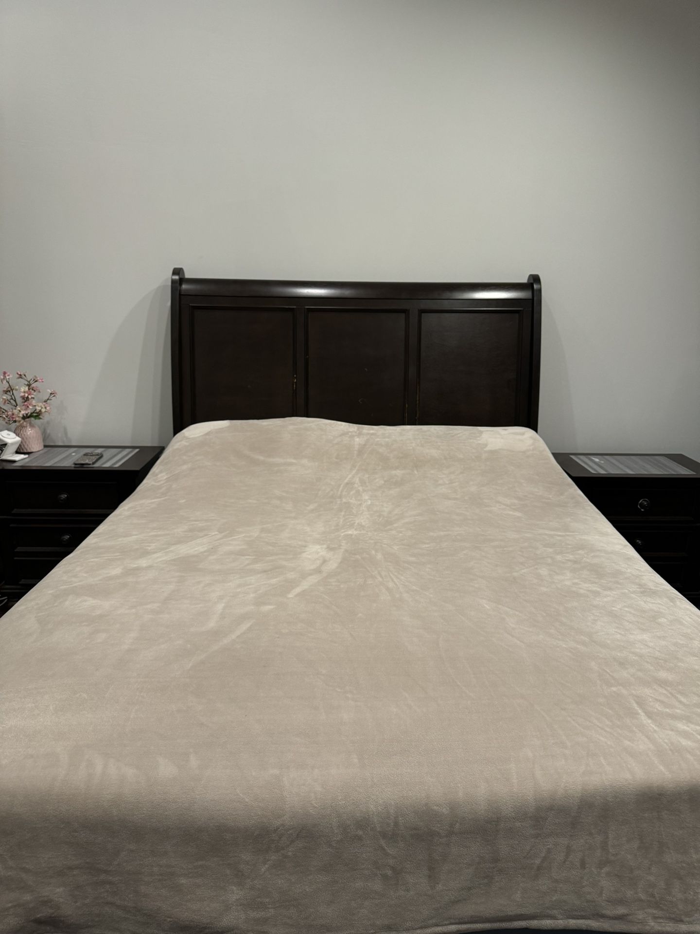 Bedroom Furniture Set — MUST SELL ASAP