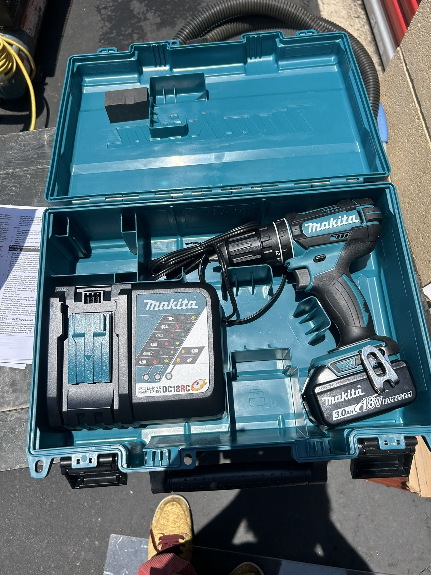 makita compact drill 18V Lithium-Ion 1/2 in. Compact Cordless Hammer Driver Drill Kit with two Batteries (2.0 Ah), Charger and Hard Case