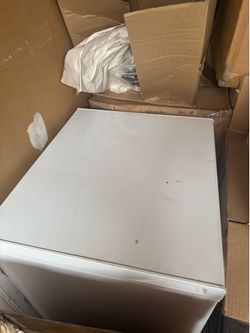 Hisense 5 Cu. Ft. Garage-Ready Chest Freezer – White