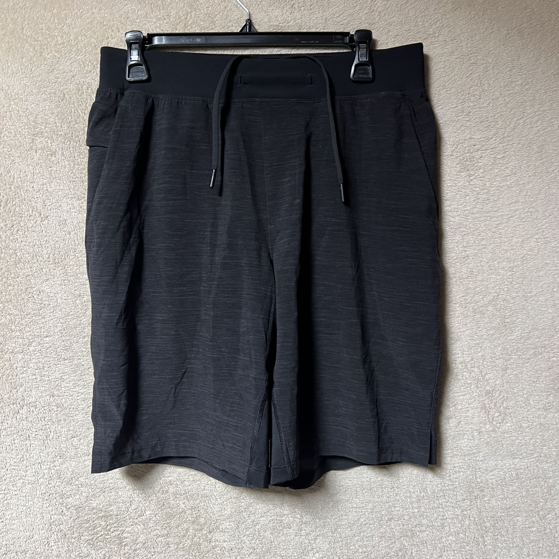 Lululemon THE Shorts Linerless 10” Mens Medium Black