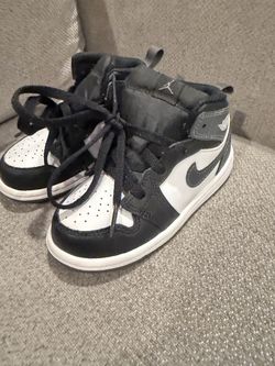 Jordan 1 Mid Black White Iron Grey (8c Us) RARE