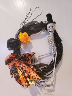 Halloween Skeleton Wreath