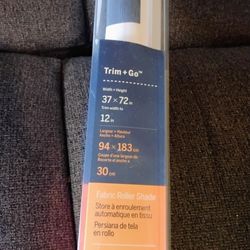 Fabric roller shade