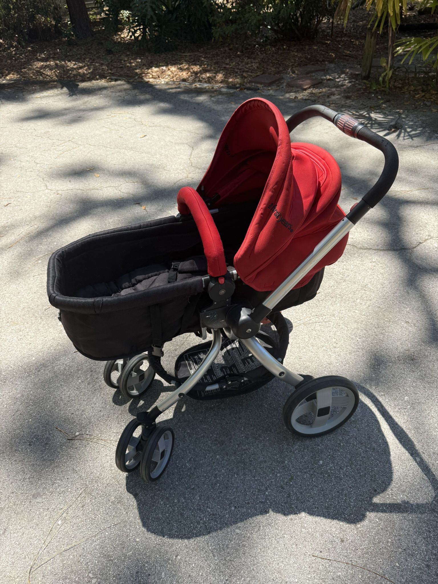 Gently Used Baby Stroller – Lightweight & Easy to Fold