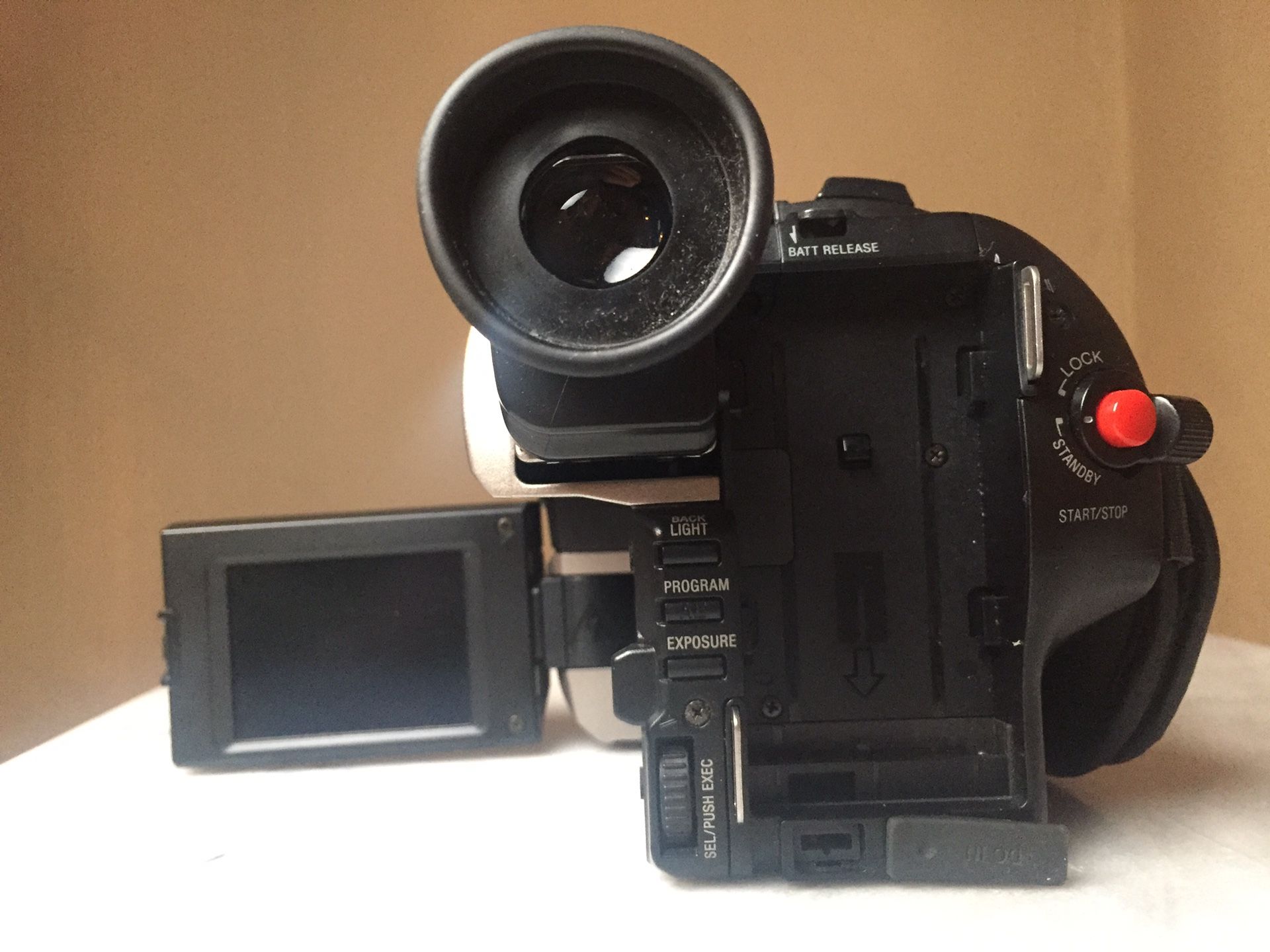 Sony Handicam Vision CCDTRV65 video hi8 camcorder for Sale in