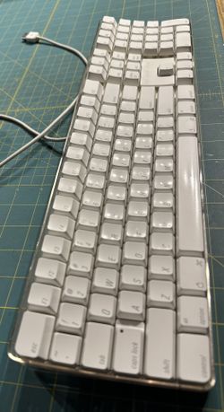 Apple Pro Wired USB Keyboard (A1048) – White/Clear – USED