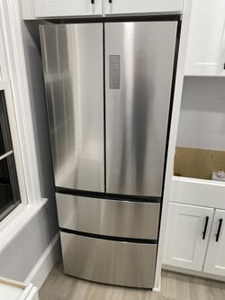 28”W Haier Refrigerator PRICE FIRM