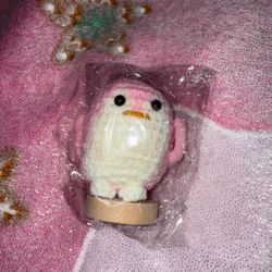 Crotchet pink penguin w/stand