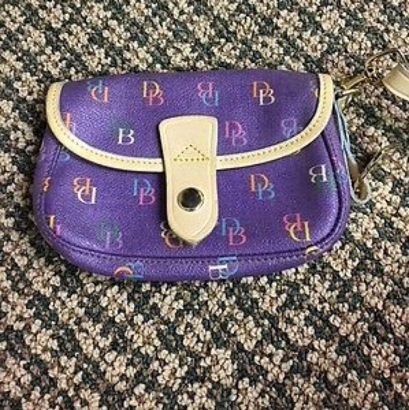 Dooney and bourke wristlet