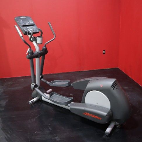 Life Fitness CLSX Integrity Series Elliptical
