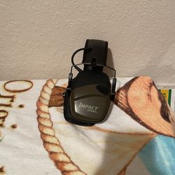 Noise canceling headphones