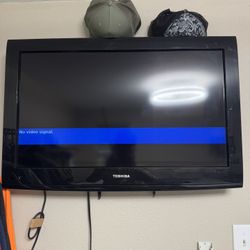 32 Inch Toshiba Tv With wall mount 